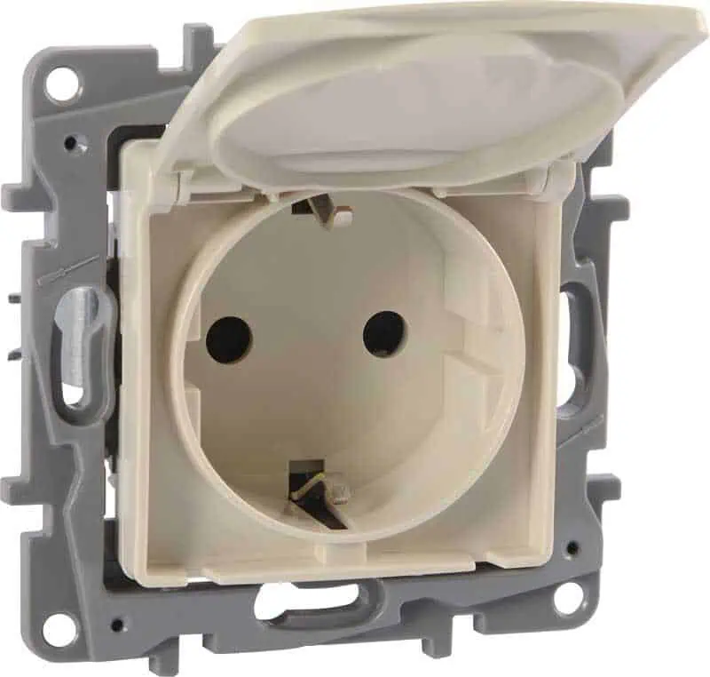 Legrand 768418 Raventi Krem Kapaklı Topraklı Priz Legrand 768418 Raventi Krem Kapaklı Topraklı Priz