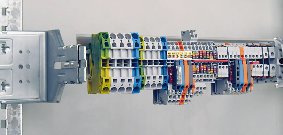 Legrand 037201 Viking3 1giriş/1çıkış yay bağlantı anma kesit alanı 4mm² Mavi