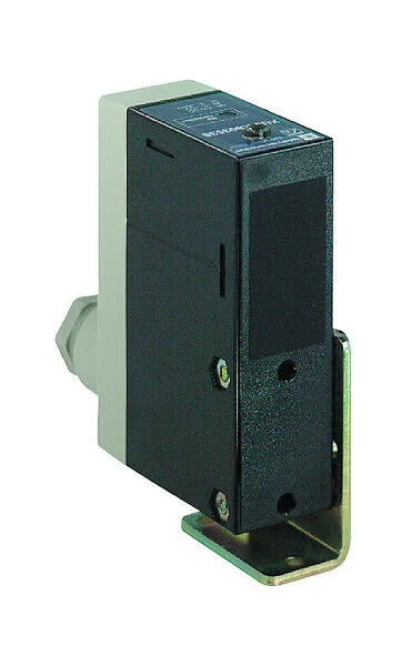 Telemecanique Sensors XUJK803538 Xuj 12-24V DC Cisimden Yansımalı Fotoelektrik Sensör