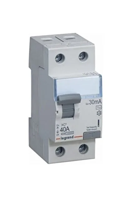 Legrand 069624L Kapaklı UPS priz - vida bağlantılı , Beyaz