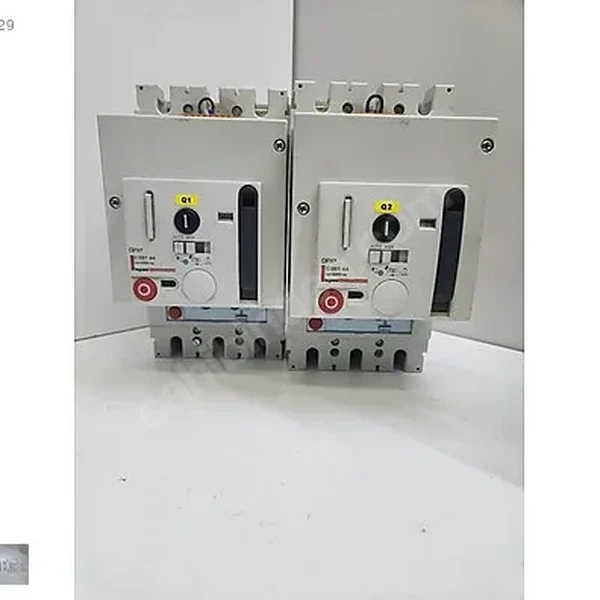 Legrand 422032 Dpx³630 TM 3P 630A 70KA — Kompakt Şalterler