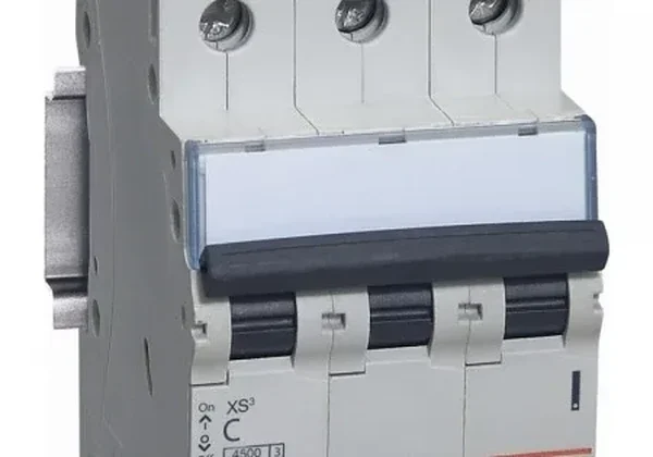 Legrand 423697 DPX3125HP TM 80A 70KA 4P — Devre Kesiciler